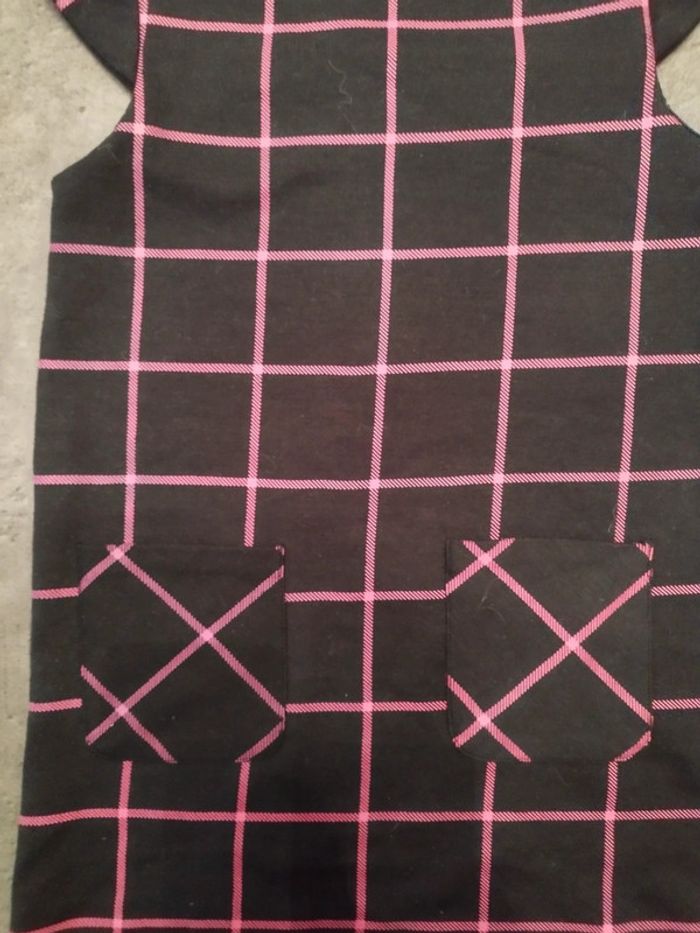 Robe noir et rose - photo numéro 3