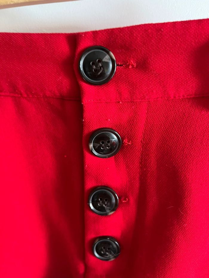 Short rouge à boutons Kiabi - photo numéro 2