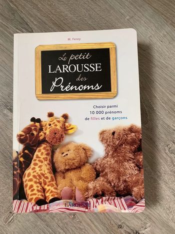 Livre le Petit Larousse des prénoms
