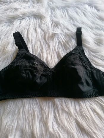 Soutien gorge taille 110B triumph Noir 