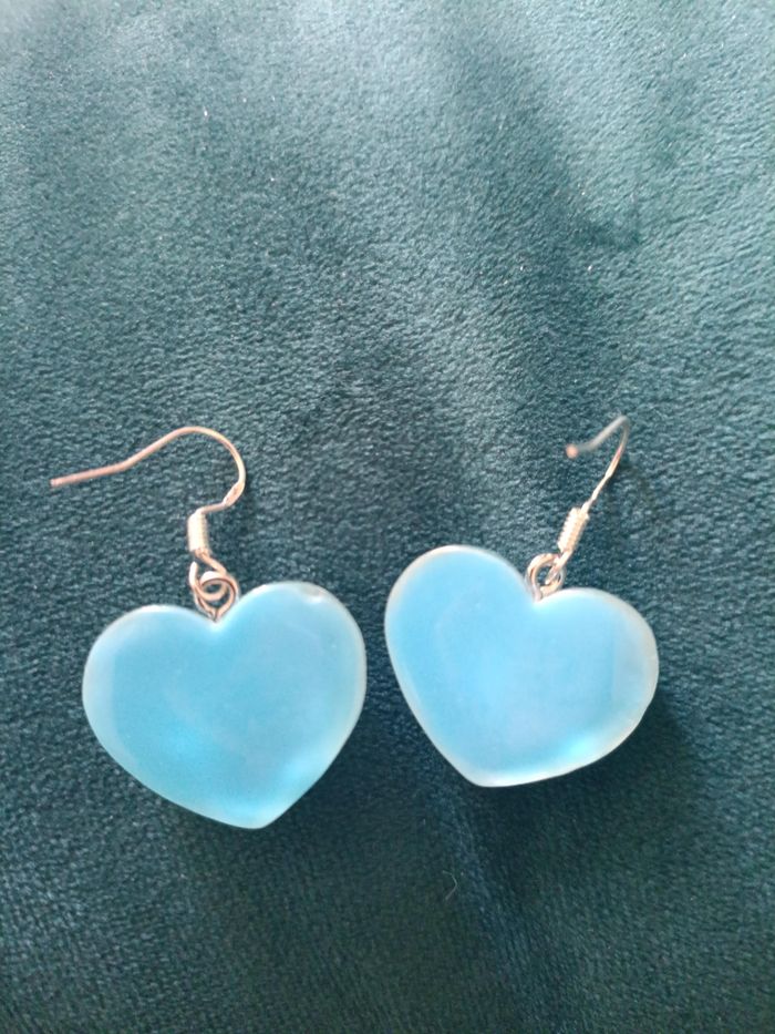 💖 Lot de 4 paires de boucles d’oreilles cœur Barbie – Résine style girly Neuf sans étiquette - photo numéro 4