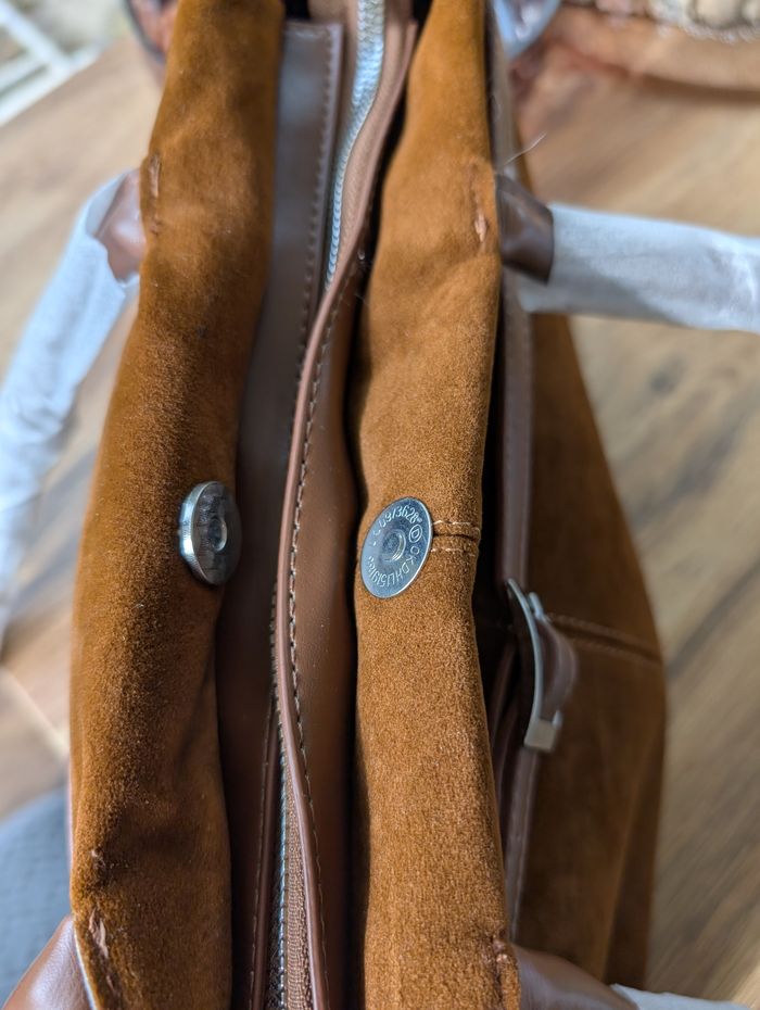 Sac à main tendance en simili daim camel - photo numéro 3