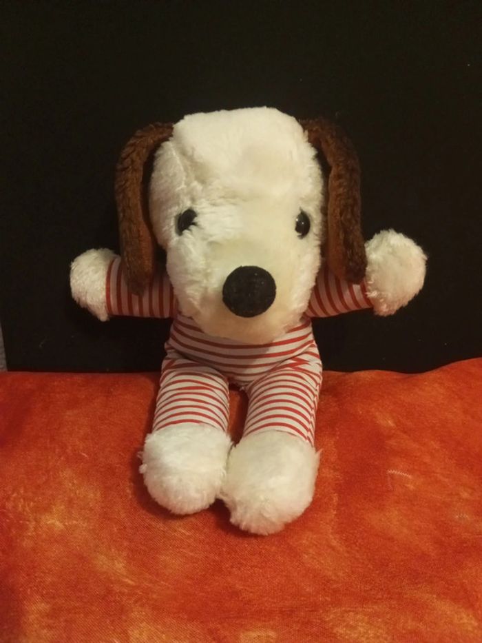 Peluche chien rayé blanc et rouge