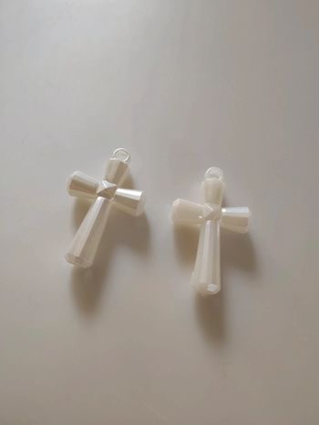 Deux perles en croix