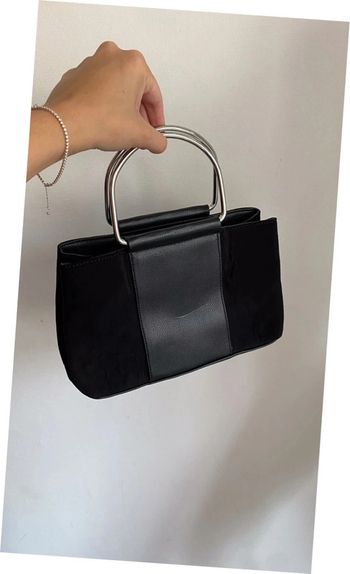 Sac à main classique noir avec anneaux