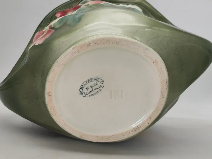 Ancien cache-pot jardinière Art Nouveau K&G Lunéville modèle Églantine - photo numéro 4