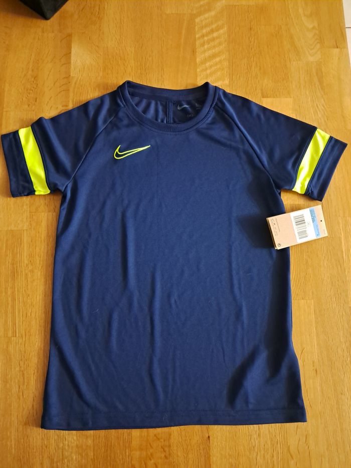 Tee-shirt Dri Fit 10/12 ans Nike Neuf