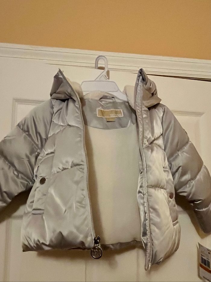 Doudoune Michael Kors taille 3 ans et demi - photo numéro 3
