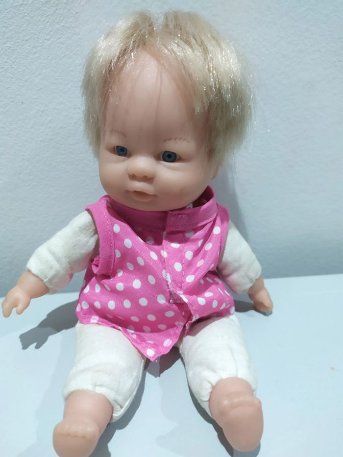 petite poupée poupon corp souple