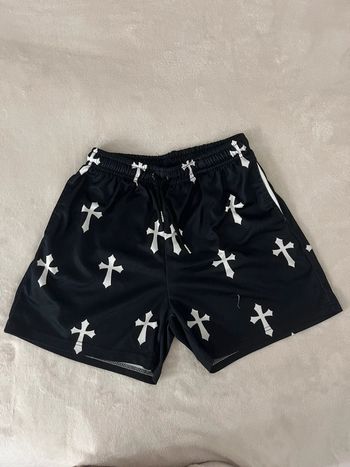 short noir croix