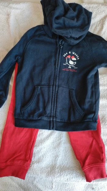 Ensemble gilet et jogging Kiabi 18 mois