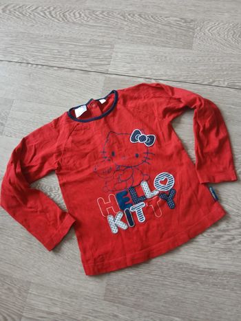 T-shirt hello kitty 3 ans mais qui taille plutôt 4 ans