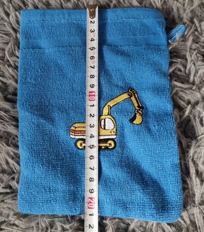Gant de toilette avec tractopelle brodée - photo numéro 4