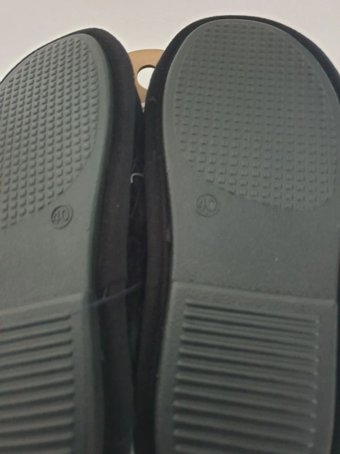 Pantoufles noires hiver pointure 40 - photo numéro 2