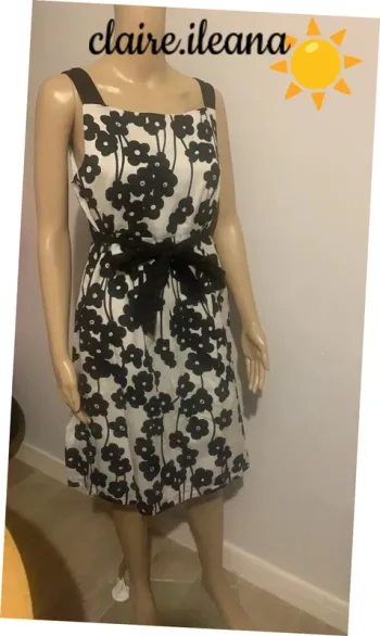 🛑robe blanche à fleur noir🛑T40