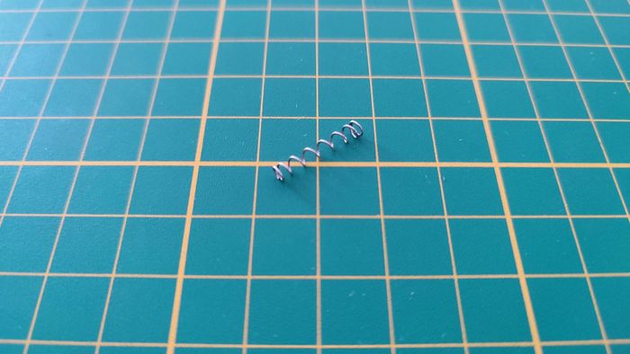 Ressort 82D N°82 pièce détachée Renault R8 Gordini 1/8 1/8ème Eaglemoss collections #A67