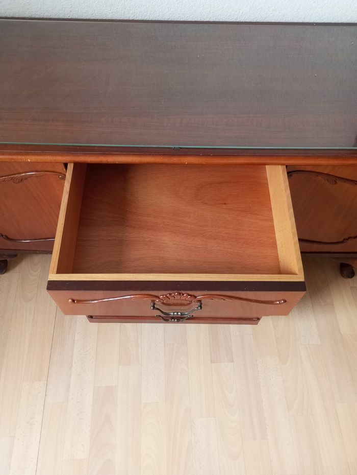 Buffet vintage bois avec rangement et plateau verre
🤎 - photo numéro 5