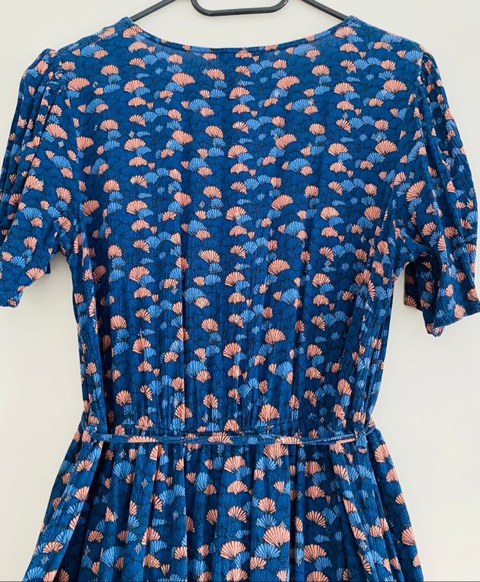 Robe bleue à motifs roses - photo numéro 5