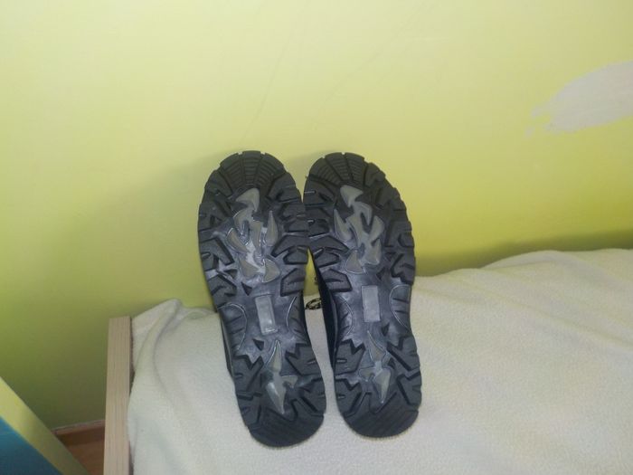 Chaussures de marche , P . 44 - photo numéro 3