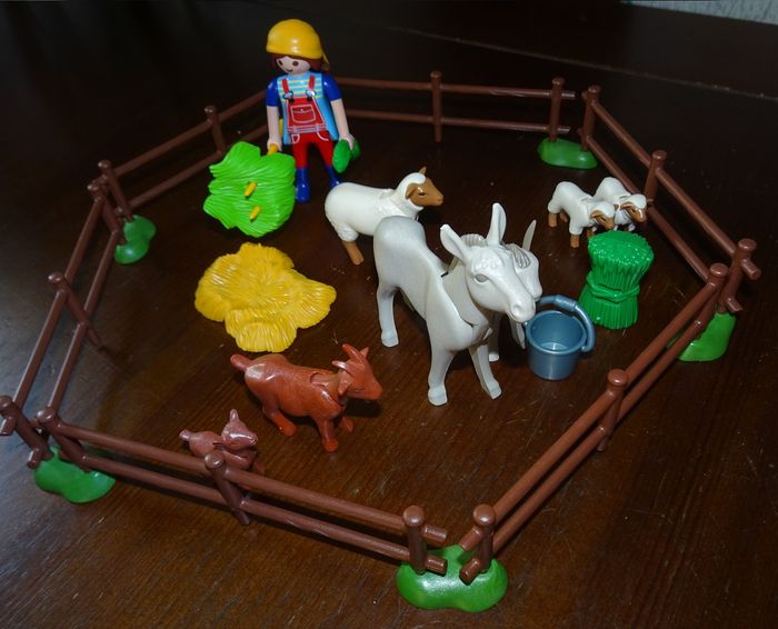 Gros lot de Playmobil Country Ferme 6870 + 8 boites + cadeau - photo numéro 2