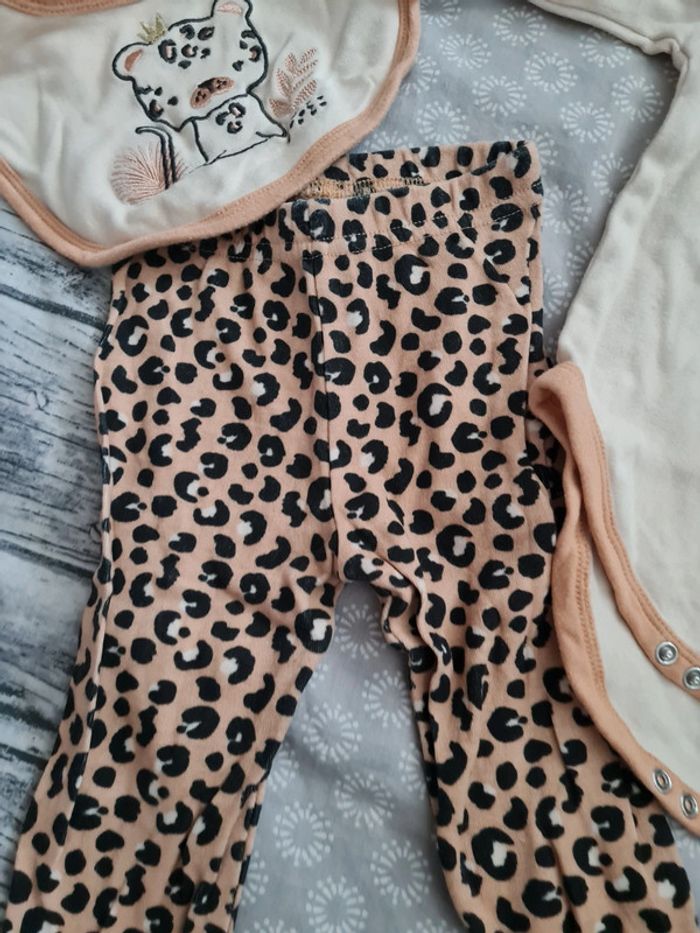 Ensemble legging bodies bavoir fille 6 mois - photo numéro 2