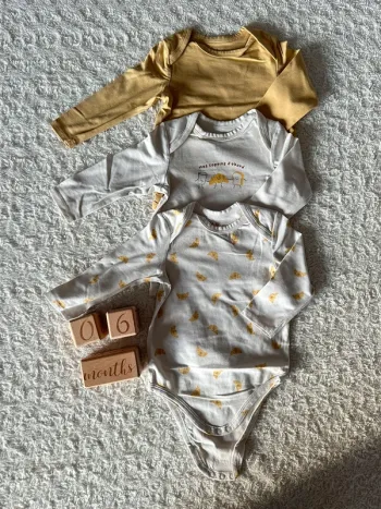 Lot 3 bodies tape à l’œil 6 mois