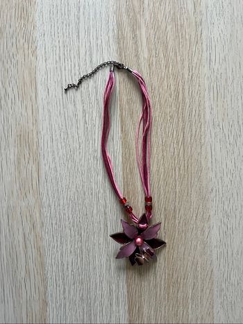 Collier bordeaux