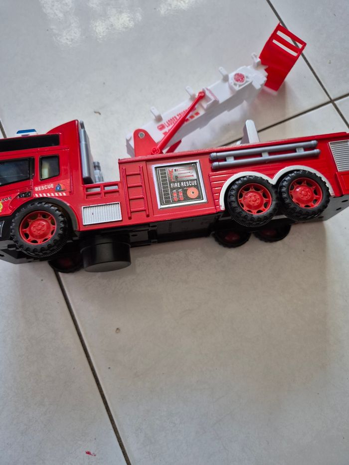 Camion de pompier - photo numéro 2