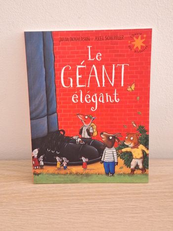 Livre le géant élégant