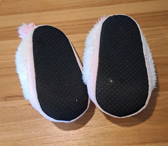 Pantoufles peluche licorne 🦄 - photo numéro 2