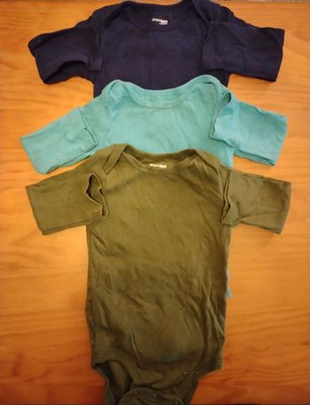 Lot bodies Simple Joy's 6/9 mois