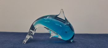 Dauphin en verre bleu dégradé