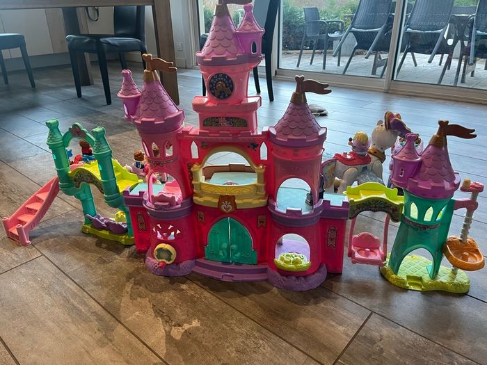 Gros lot tut tut copain , château , princesses - photo numéro 8
