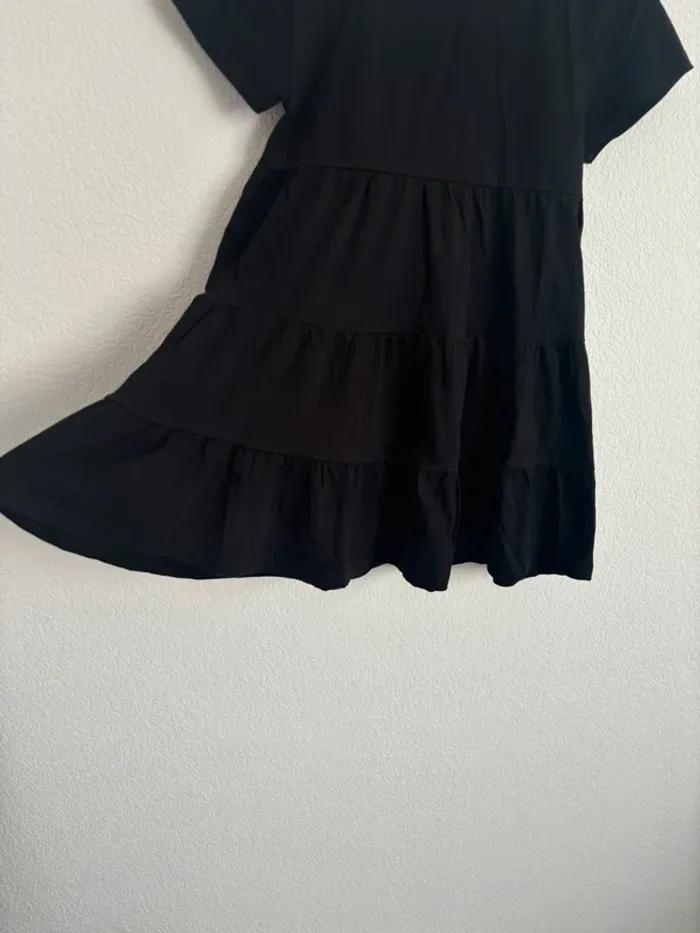 Robe noire évasée - photo numéro 2
