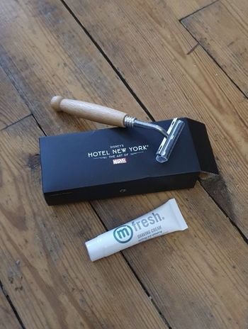 Kit de rasage neuf Disney Hôtel Marvel New-York