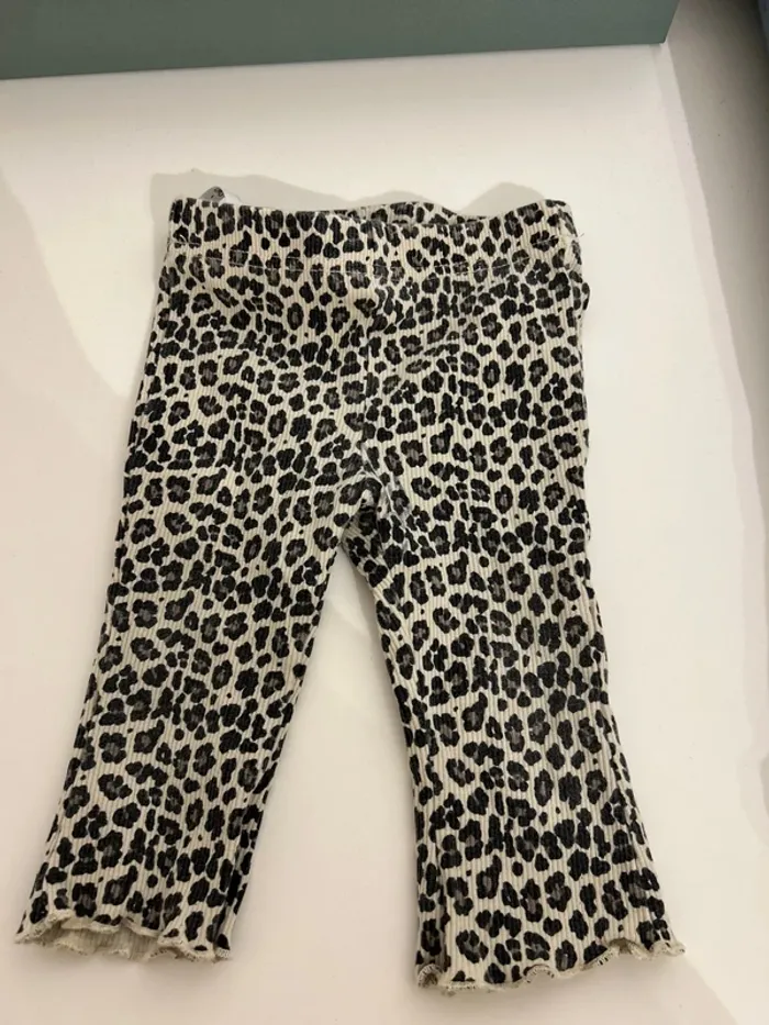 Petit pantalon évasé motifs léopard 4-6 mois