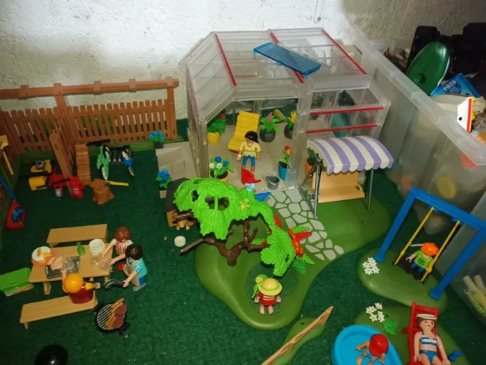 Lot maison Playmobil 9266 sur 3 étages + jardin - photo numéro 16
