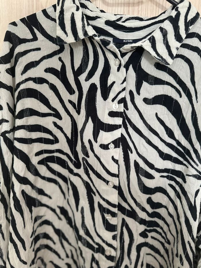 Chemise fluide manches longues zébrée noir blanc taille XXL 50/52 Kiabi - photo numéro 3
