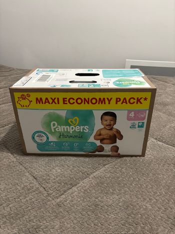 78 couches Pampers harmonie taille 4