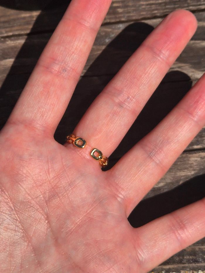 Jolie bague ajustable en acier doré et strass - photo numéro 5