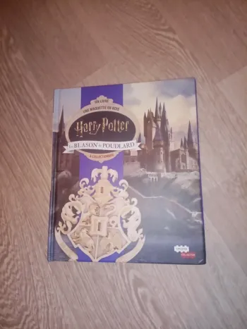Livre Harry Potter le blason de Poudlard