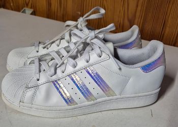 Basket Adidas superstar FV3139 blanche et holographique /iridescente taille 38