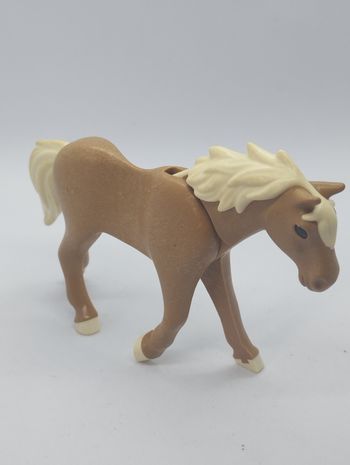 Playmobil cheval beige en mouvement