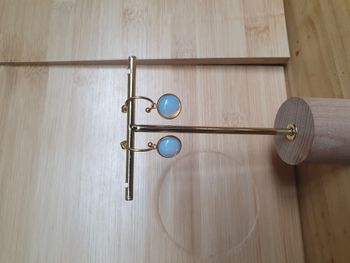 Boucles d'oreilles en acier inoxydable avec deux pierres d'opale