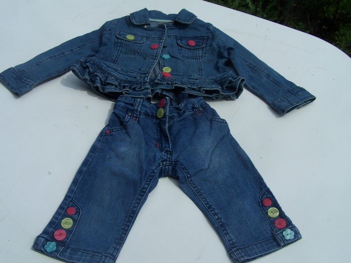 1 veste en jean et son pantacourt fille 2 ans
