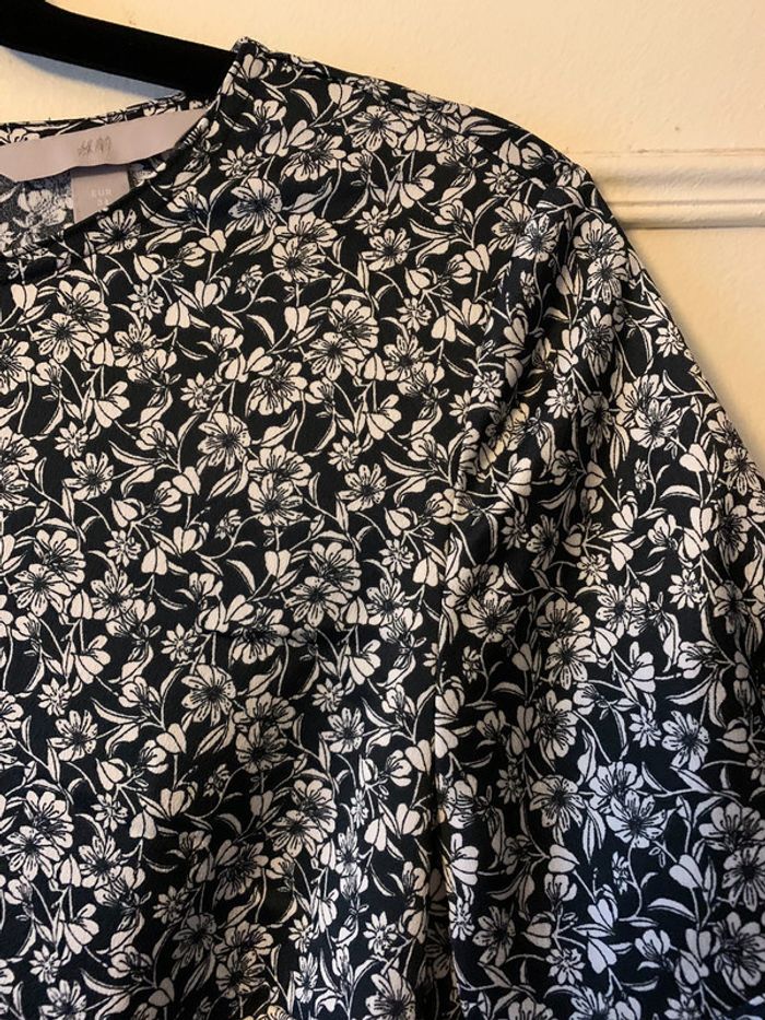 Robe H&M XS fleuri - photo numéro 2