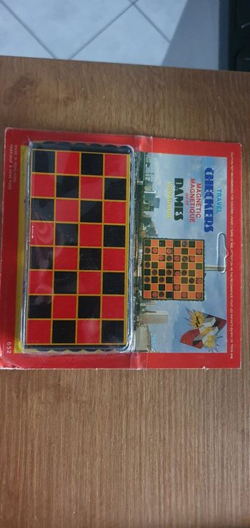 Jeux de dames de voyage