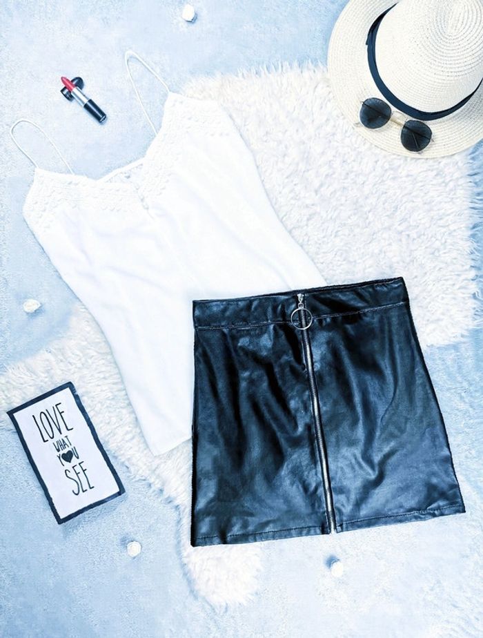 Jupe en simili cuir avec fermeture éclaire devant- T.XS ou T.34 🖤