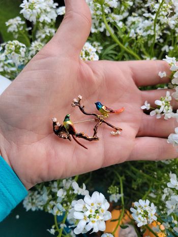 Broche petits oiseaux sur les branches