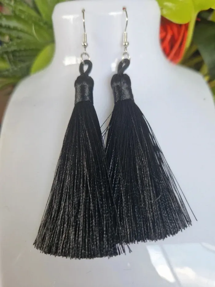 Boucles d'oreilles fantaisies fils noirs